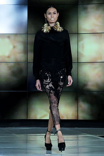 Sapto Djojokartiko Noir et Blanc The Ultimate Style. Fashion Nation 2012 for Audi Fashion Sixth Nation at Senayan City. Jakarta. [Foto: Mohammad Abduh/Wolipop]