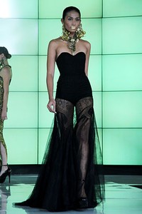 Sapto Djojokartiko Noir et Blanc The Ultimate Style. Fashion Nation 2012 for Audi Fashion Sixth Nation at Senayan City. Jakarta. [Foto: Mohammad Abduh/Wolipop]