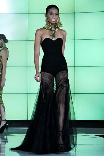 Sapto Djojokartiko Noir et Blanc The Ultimate Style. Fashion Nation 2012 for Audi Fashion Sixth Nation at Senayan City. Jakarta. [Foto: Mohammad Abduh/Wolipop]