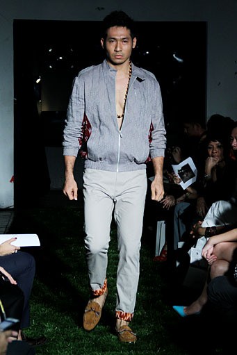 Didiet Maulana Tropical Painting. Ikat Indonesia Pour Homme. SCBD Lot. 14 Sudirman. Jakarta. [Fot: Mohammad Abduh/Wolipop]