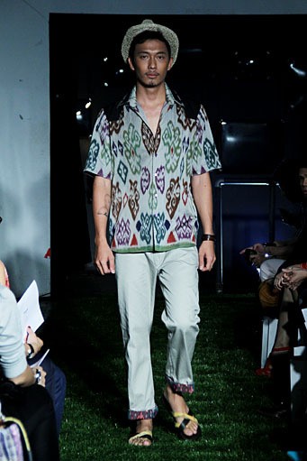 Didiet Maulana Tropical Painting. Ikat Indonesia Pour Homme. SCBD Lot. 14 Sudirman. Jakarta. [Fot: Mohammad Abduh/Wolipop]