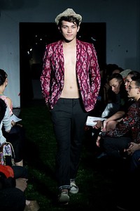 Didiet Maulana Tropical Painting. Ikat Indonesia Pour Homme. SCBD Lot. 14 Sudirman. Jakarta. [Fot: Mohammad Abduh/Wolipop]