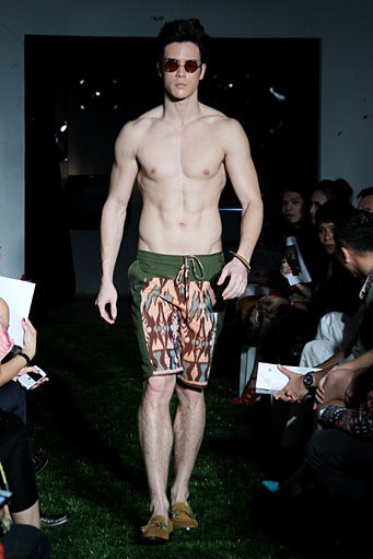 Didiet Maulana Tropical Painting. Ikat Indonesia Pour Homme. SCBD Lot. 14 Sudirman. Jakarta. [Fot: Mohammad Abduh/Wolipop]