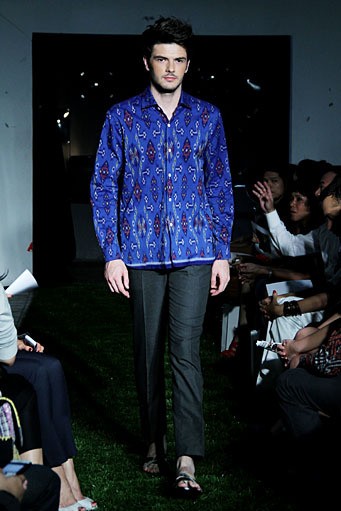 Didiet Maulana Tropical Painting. Ikat Indonesia Pour Homme. SCBD Lot. 14 Sudirman. Jakarta. [Fot: Mohammad Abduh/Wolipop]