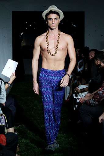 Didiet Maulana Tropical Painting. Ikat Indonesia Pour Homme. SCBD Lot. 14 Sudirman. Jakarta. [Fot: Mohammad Abduh/Wolipop]