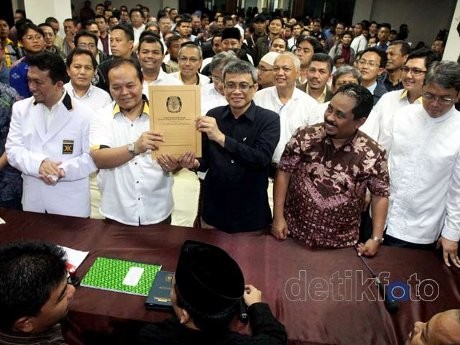 Tengok Pasar Tebet, Hidayat Sindir Foke