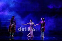 Kisah Roro Mendut bercerita tentang seorang gadis belia yang terpaksa tunduk kepada kuasa patriarkis