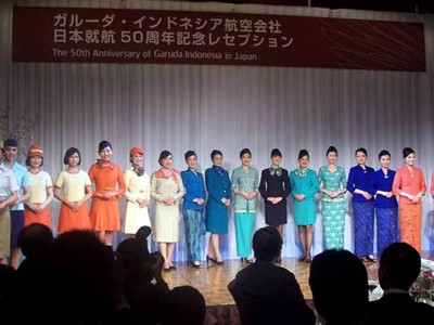 Lenggak-Lenggok Pramugari Garuda Indonesia