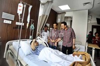 Sebagai bakal calon gubernur, Jokowi ingin selalu dekat dengan masyarakat, sebagai salah satunya adalah meninjau langsung rumah sakit dan para pasiennya