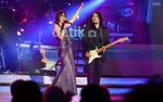 Dewi Sandra Tampil All Out di Panggung Rock