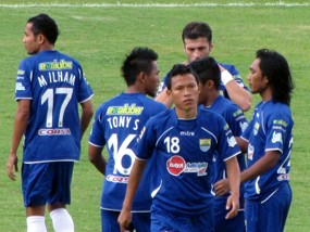 Marcio Absen Latihan, Robby Tenang Maman-Abanda Bisa Main