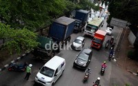 Truk mogok terjadi sekitar 1 jam. Pukul 13.15 WIB, arus kembali normal usai truk diotak-atik pengemudi.