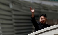 Jong Un merupakan cucu pendiri Korut, Kim Il Sung.  Saya menghaturkan selamat kepada saudara kita di Korea Selatan dan seluruh dunia yang memperjuangkan reunifikasi dan kemakmuran negeri ini, kata Jong-un saat membacakan pidato pertamanya sejak menggantikan Jong Il.