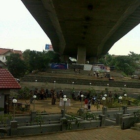 Kolong Jembatan Pasupati Berubah Jadi Taman Bermain