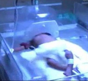 Astaga! Bayi Dikubur Hidup-hidup oleh Orangtua Agar Panjang Umur