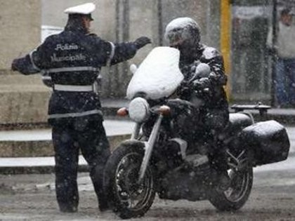 Ngebut Naik Motor, Pria 22 Tahun Terkena Hipotermia