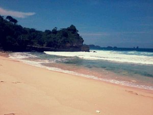 Pantai Goa Cina, Keindahan Kota Malang yang Tersembunyi