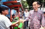 Terjebak Macet, Jokowi Jalan Kaki ke Markas Slank