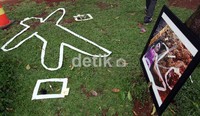 Dengan mengangkat tema #Katanya Indonesia mereka semua memperlihatkan hasil karyanya kepada publik di sepanjang Jl Panglima Polim V, Jakarta Selatan mulai 14 April sampai 20 April 2012.