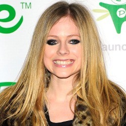 Masak Bikin Avril Lavigne Lupakan Musik