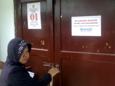 Walikota Surabaya Pantau Pelaksanaan UN