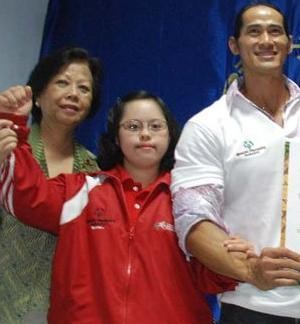 Atlet Tunagrahita Indonesia Ikut Bawa Obor Olimpiade 2012