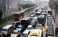 Pemandangan ini menjadi lazim terlihat setiap sore, terlebih bila hujan mengguyur merata.