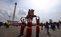 Mereka pun berlatih untuk kesempurnaan penampilan mereka lusa.