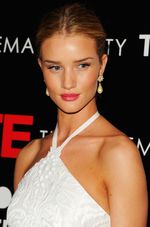 Rosie Huntington Makin Hot!