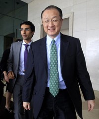 Kim akan mulai menjabat sebagai Presiden Bank Dunia pada 1 Juli 2012 setelah Robert Zoellick melepas jabatannya. Pria ini lahir di Seoul Korea Selatan, namun tumbuh di Iowa, AS. Dia pernah menempuh pendidikan di bidang medis dan antropologi di Harvard dan mengajar kedokteran di beberapa universitas. REUTERS/Enrique Castro-Mendivil.