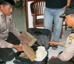 Kepincut Tas Koper Isi Genteng, Warga Sumenep Tertipu di Situbondo