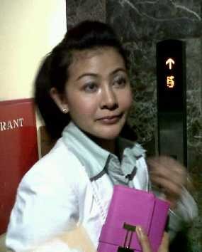 Wanita Emas Jalani Pemeriksaan Kasus Penipuan di Polda Metro Jaya
