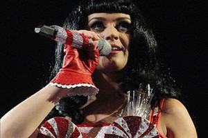 Pentolan M83 Tawarkan Diri Ciptakan Lagu Bagi Katy Perry