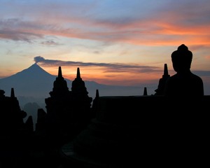 Mencium Pagi di Puncak Borobudur