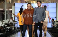 Bayu aksyik ngebanyol seakan tak ada rumors dalam rumah tangganya.