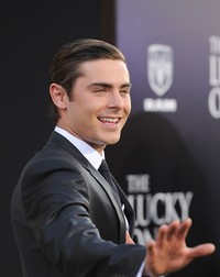 Dalam film yang disutradarai oleh Scott Hicks itu, Zac berperan sebagai Sgt. Logan Thibault. Jason Merritt/Getty Images.