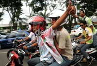 Meski hasil UN belum diumumkan, para siswa sudah merayakan euforia kelulusannya.