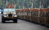 Dalam puncak perayaan tersebut turut hadir Gubernur Dki Jakarta Fauzi Bowo serta Kepala Satuan Polisi Pamong Praja (Satpol PP) DKI Jakarta Effendi Anas.