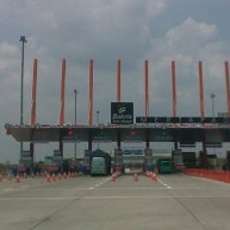 Jalan Berlubang, Kenaikan Tarif Tol Milik Bakrie Masih Ditunda