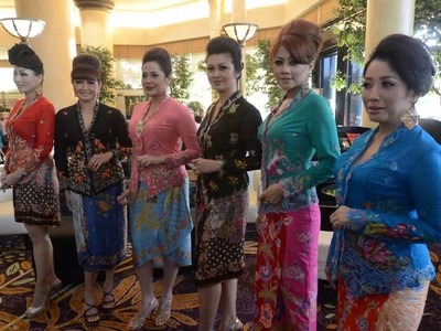 Warna-Warni Kebaya Encim