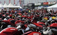 Ratusan motor Ducati terlihat di World Ducati Week. Ducati sudah terkenal di dunia sebagai merek motor premium dan memiliki tradisi di balapan motor. (Dok Ducati)