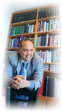 Pengacara Nazaruddin Terkantuk-kantuk Dengarkan Amar Putusan 