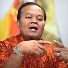Hidayat Tak Rela Gubernur DKI Beri Izin Pembangunan Mal Baru