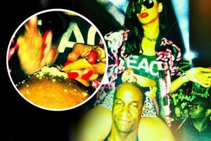 Foto Rihanna dengan Bubuk Putih Mencurigakan Muncul di Internet