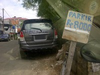 Paling banter tarif parkir di pinggir jalan Rp 2.000.