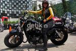 Tetap Cantik Meski Naik Harley