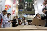 Cek Keramik Pilihan di Pameran Ini
