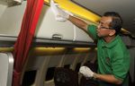 Bos Garuda Bersih-bersih Kabin Pesawat