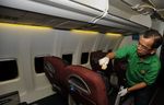 Bos Garuda Bersih-bersih Kabin Pesawat
