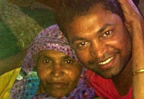 Saroo & ibunya (dailymail) Saroo & ibunya (dailymail)